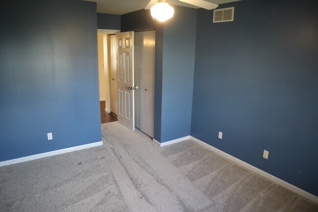 Building Photo - 604B Sunflower St