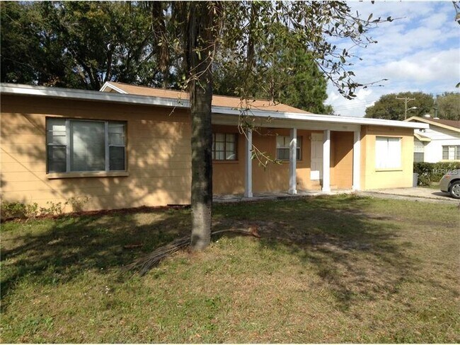 Building Photo - Old West Tampa 4 bedroom Ranch