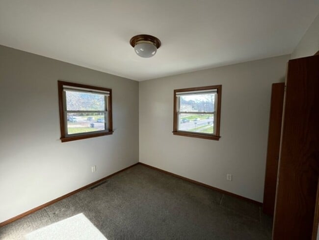 Building Photo - Single Family Home