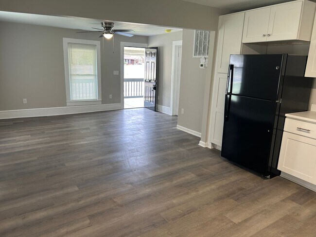 Building Photo - 412 W Twenty-Seventh St