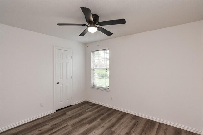 Building Photo - 2605 Cascade Cove Dr