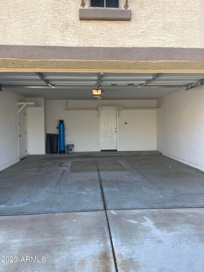 Building Photo - 3517 E Crescent Way