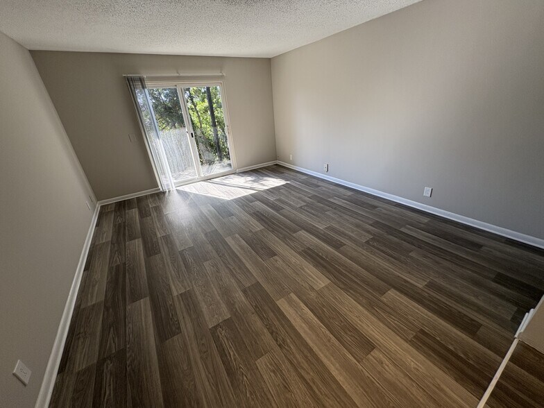 Building Photo - 1005 Hickory Hill Ln