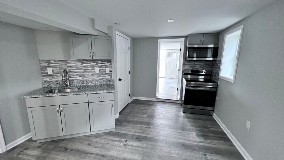 Building Photo - 4111 Sunnyside Ave