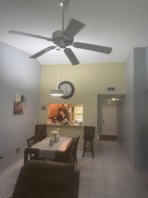 Building Photo - 7855 Willow Springs Dr