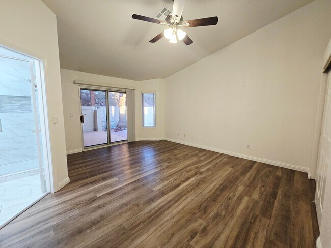 Building Photo - BEAUTIFUL 3BD/2BA WITH MANY UPGRADES!