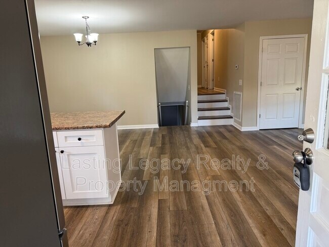 Building Photo - 179 Canterbury Dr