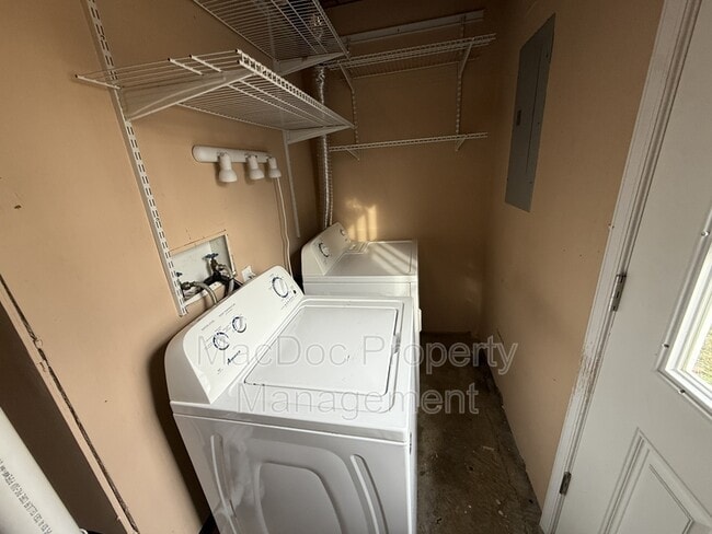 Building Photo - 12009 Stansbury Dr