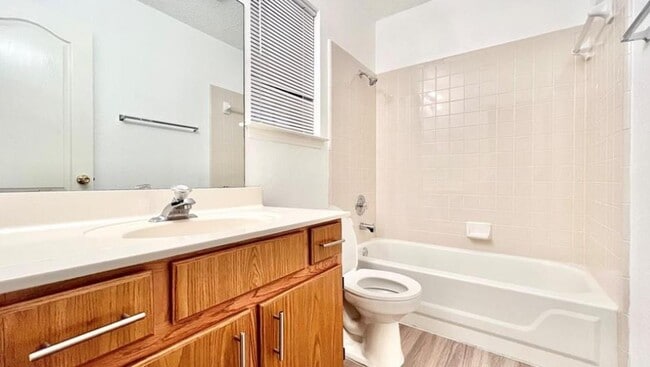 Building Photo - 1803 Woodland Dr