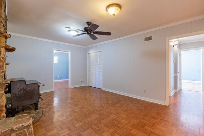 Building Photo - 742 Ivy Rd
