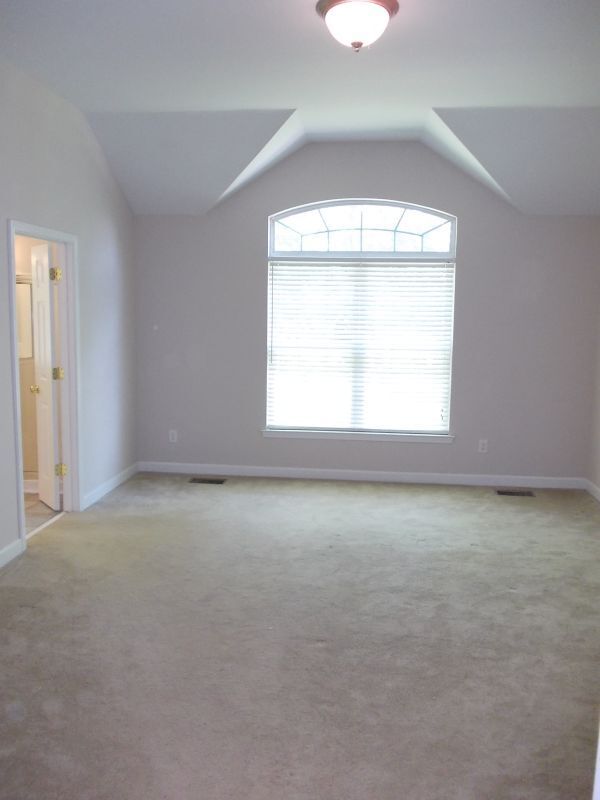 Building Photo - Beautiful Highland Creek Ranch home with 4...