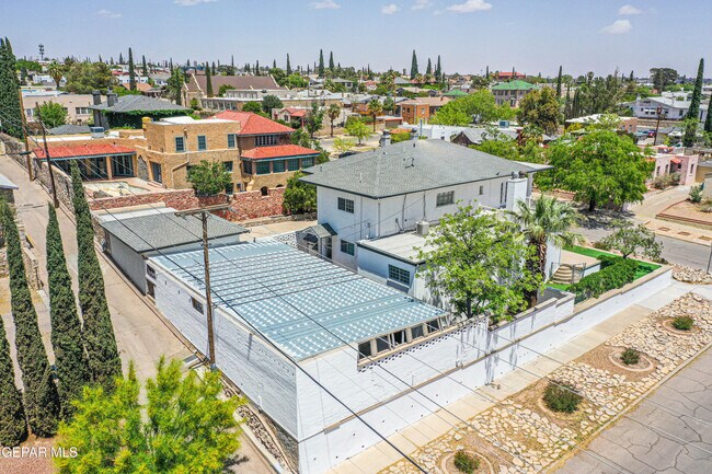 Building Photo - 1701 Elm St