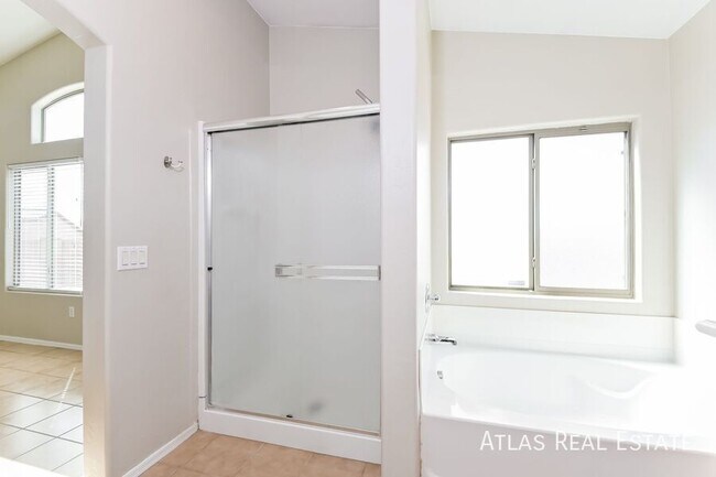 Building Photo - 554 S Sunny Rock Dr