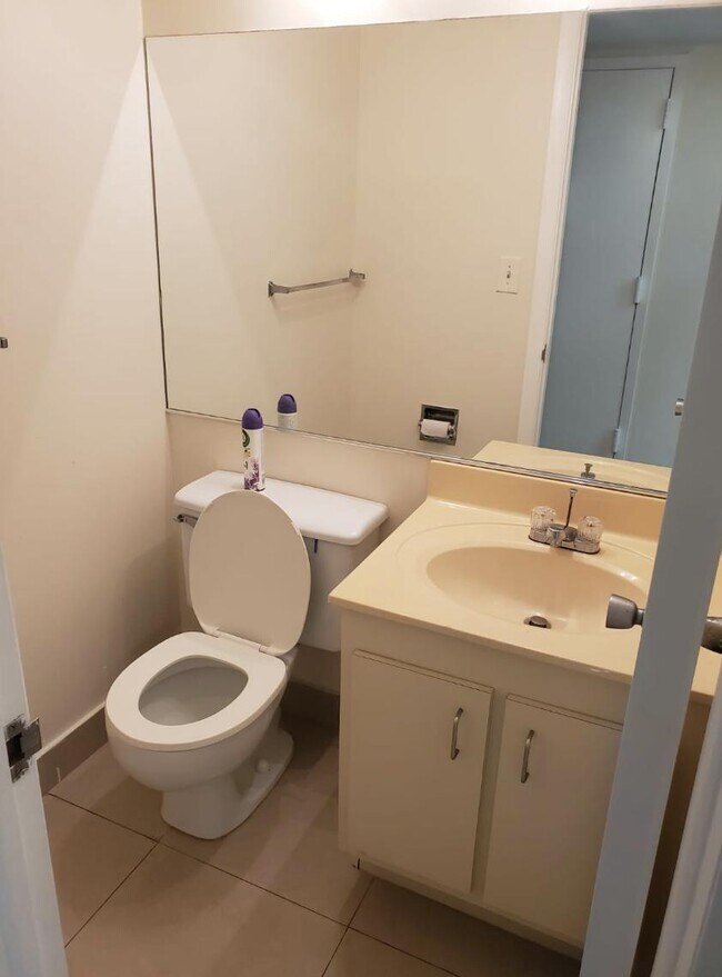 Building Photo - 4222 Inverrary Blvd