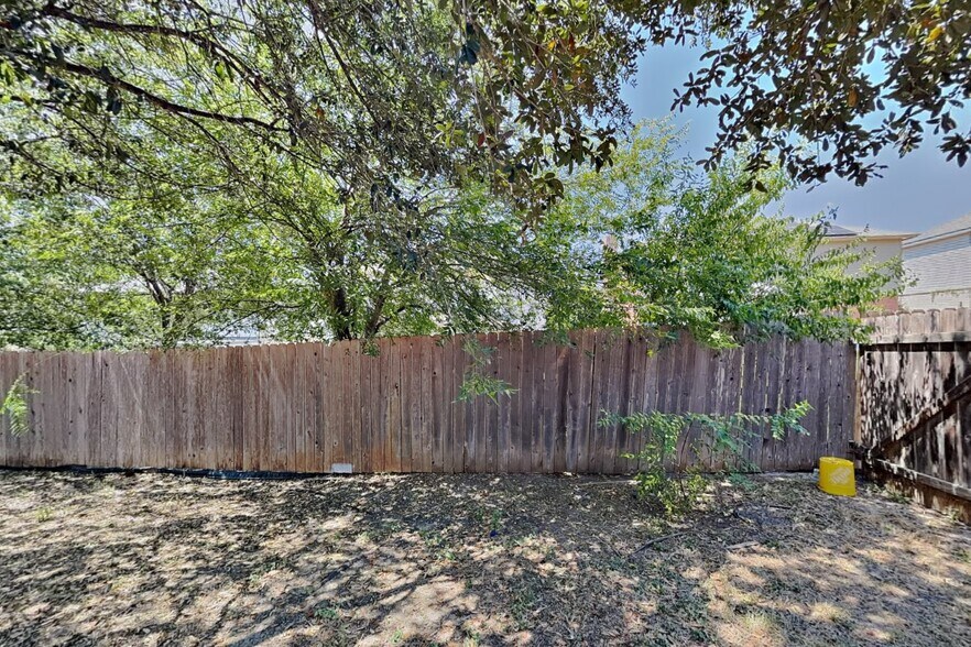 Building Photo - 4611 Echo Lake Dr