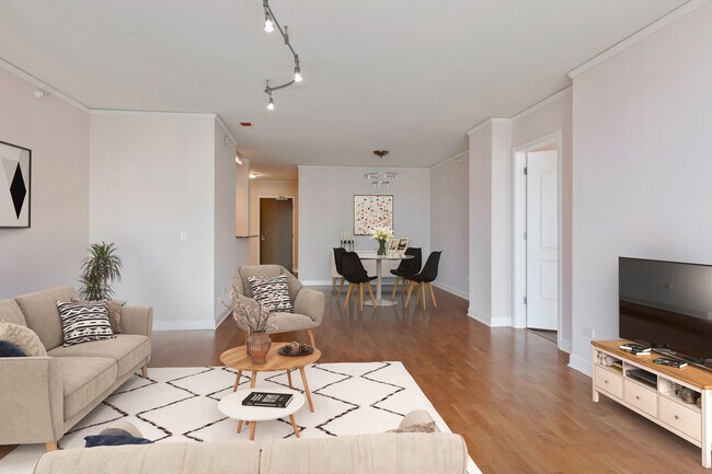 Building Photo - 450 E Waterside Dr