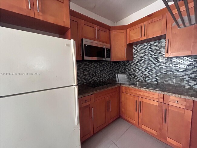 Primary Photo - 124 Mendoza Ave