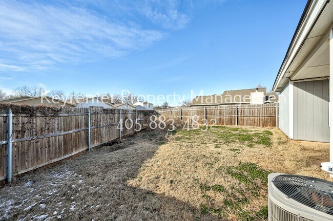 Building Photo - 429 Belmont Dr