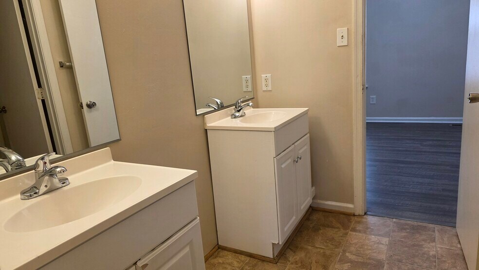 Building Photo - 340 Witness Ln