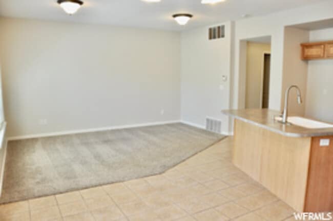 Building Photo - 269 Sunshine Dr