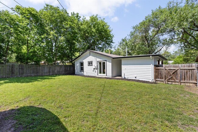 Building Photo - 5803 Blythewood Dr