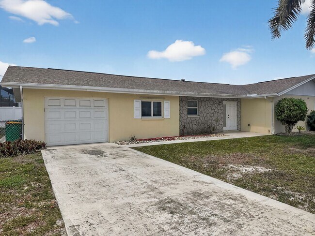 Building Photo - Discover the perfect Naples Park rental just minutes from the beach.
