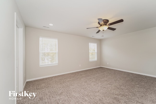Building Photo - 13130 Circle Dr