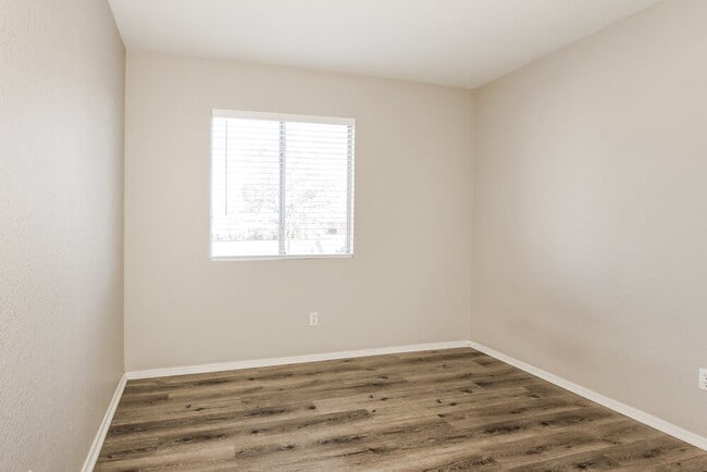 Building Photo - 11322 W Loren Ln