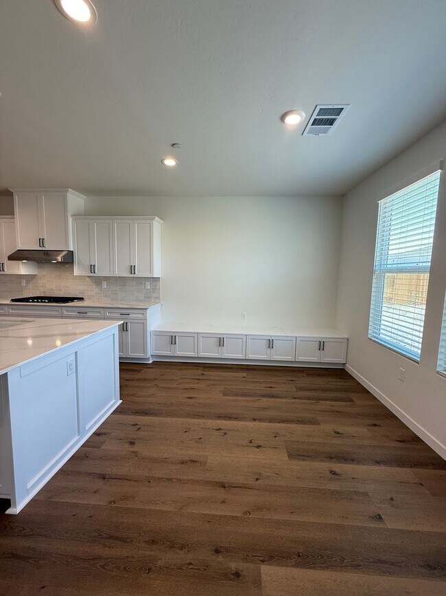 Building Photo - 16806 Mairs Dr