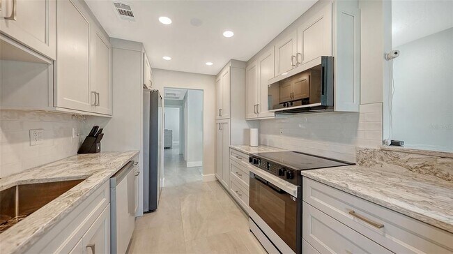 Building Photo - 131 Whispering Sands Cir