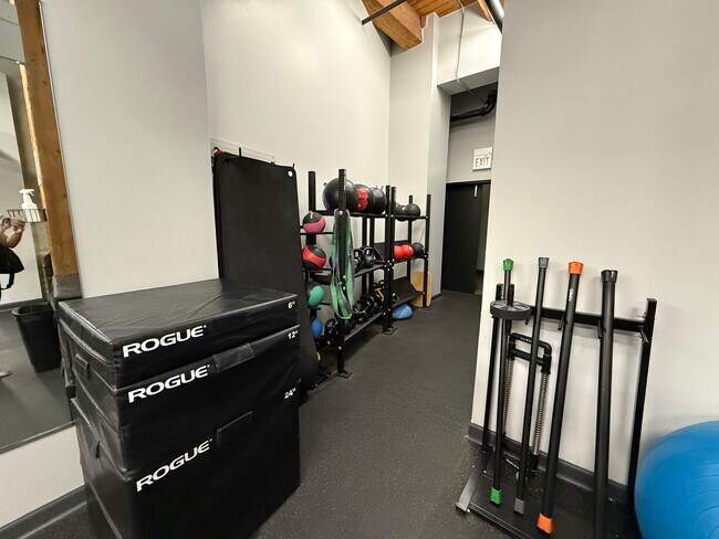 Building Photo - 525 W Superior St