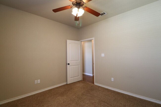 Building Photo - Stallion 3101 - 3105