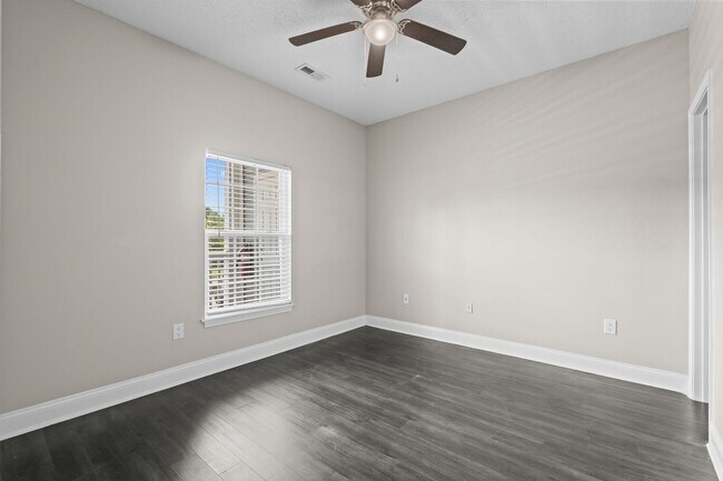 Building Photo - 5026 Belleglen Ct