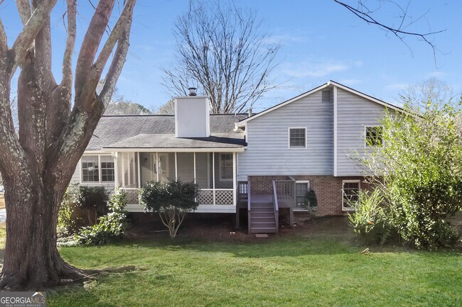Building Photo - 112 Creekview Dr