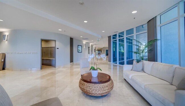 Building Photo - 6515 Collins Ave