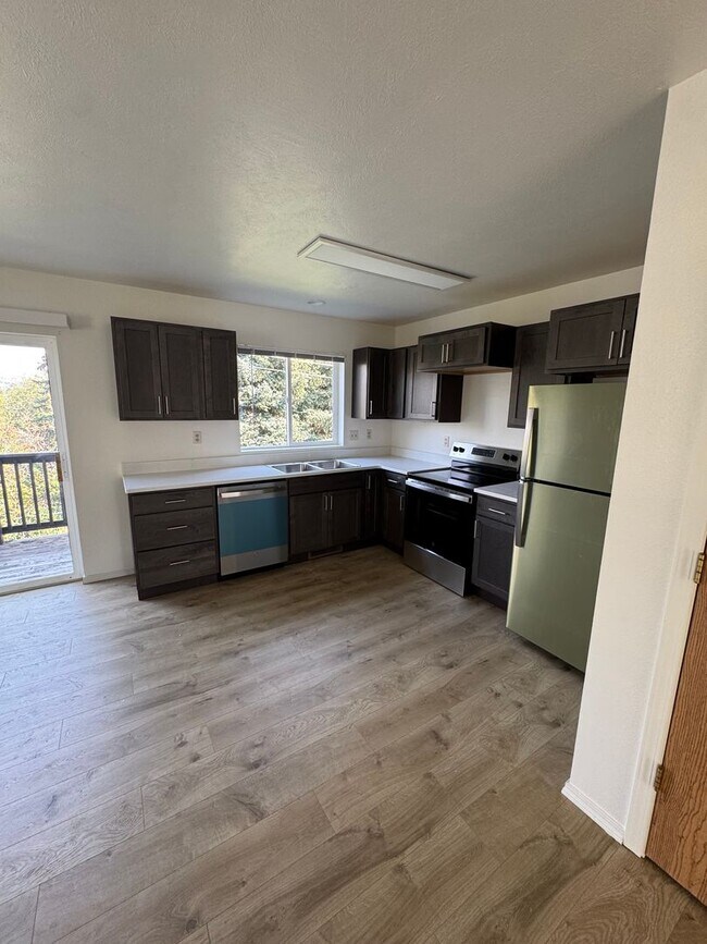 Building Photo - FULLY GUTTED & RENOVATED 4-Bedroom Condo N...