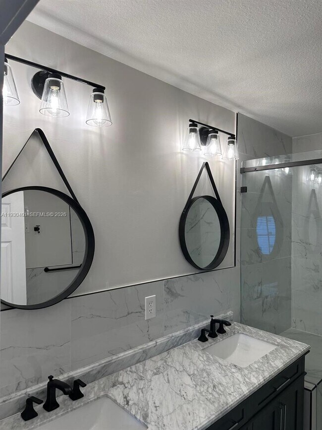 Building Photo - 12421 SW 50th Ct