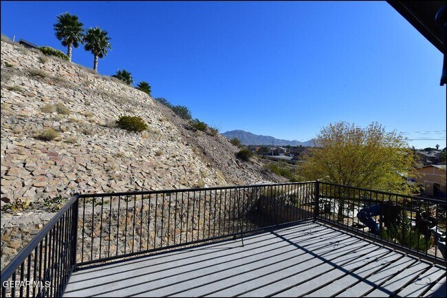 Building Photo - 1603 Villa Del Sol St