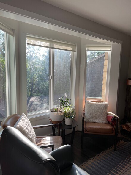 bay windows natural light - 280 NW Holly St