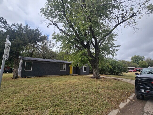 Building Photo - 1517 Mallard Dr