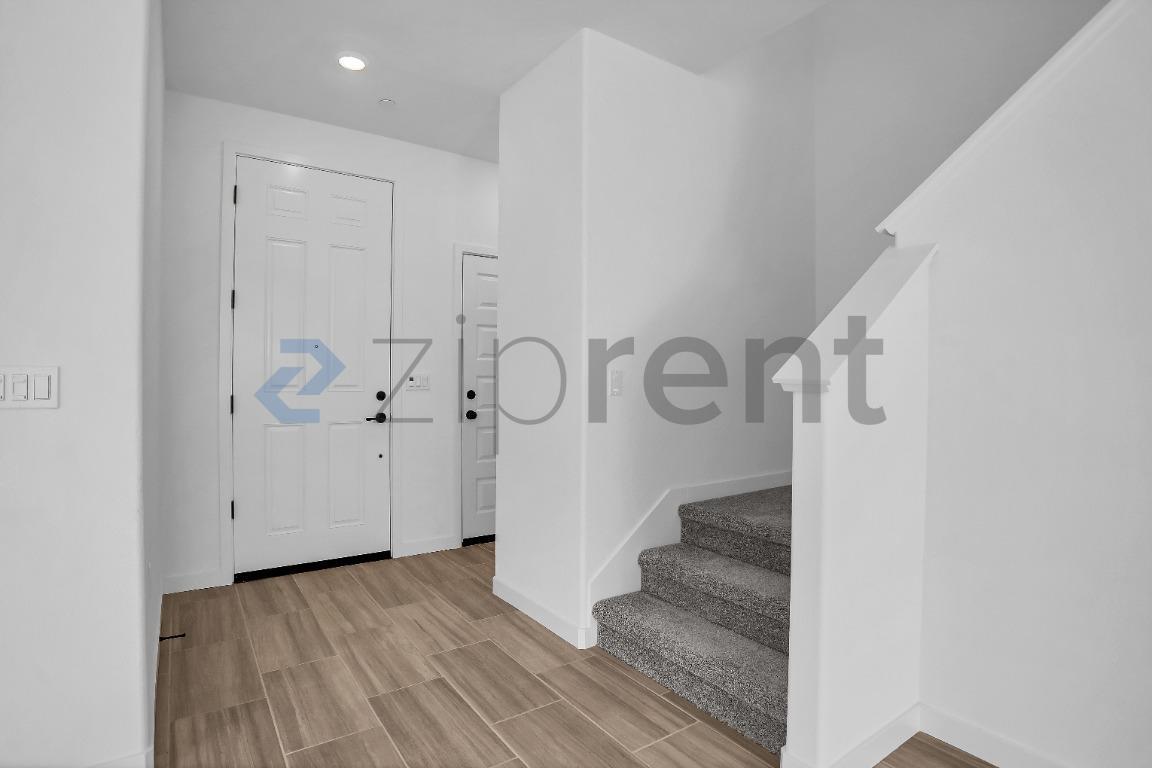 Building Photo - Unit