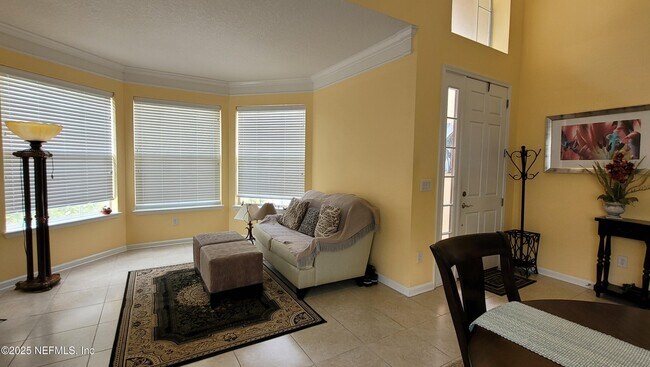 Building Photo - 8247 Hedgewood Dr
