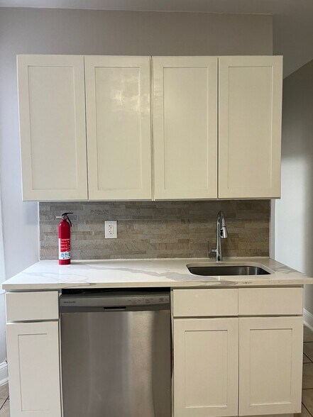 Building Photo - 6129 Park Ave