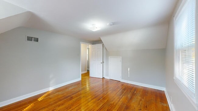 Building Photo - AVAILABLE AUGUST 1st! Spacious 4 Bedroom House Near Campus!