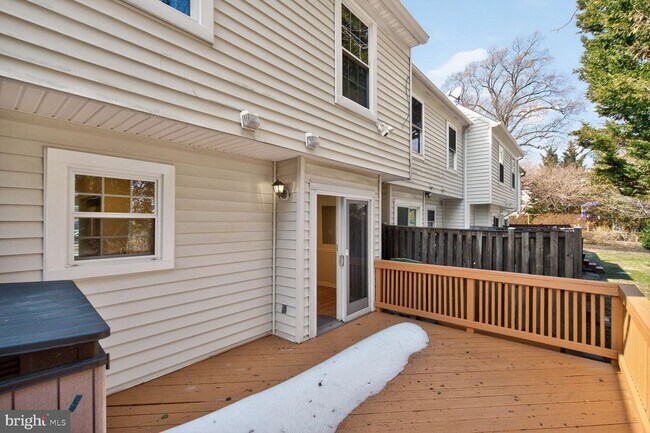 Building Photo - 8 Suncroft Ct