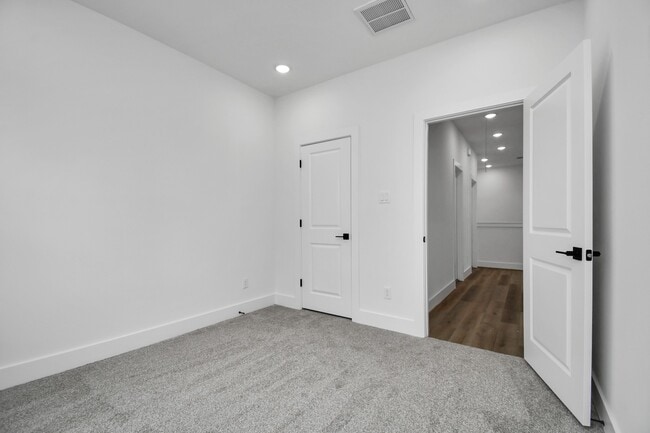 Building Photo - 2610 Vance St
