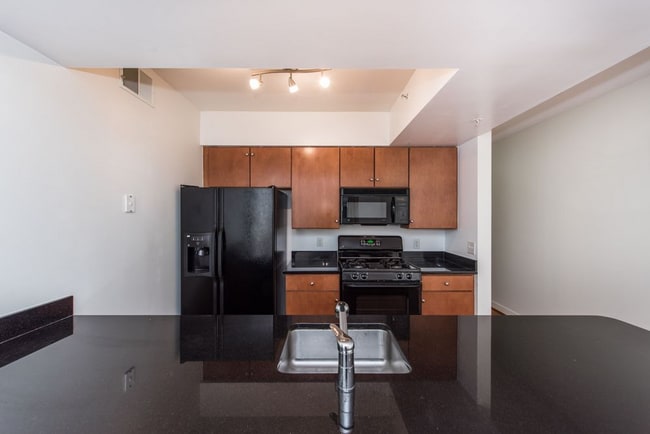 Building Photo - LARGE 1 Bedroom/1 Bathroom with Balcony in Bustling Mount Vernon Triangle!!