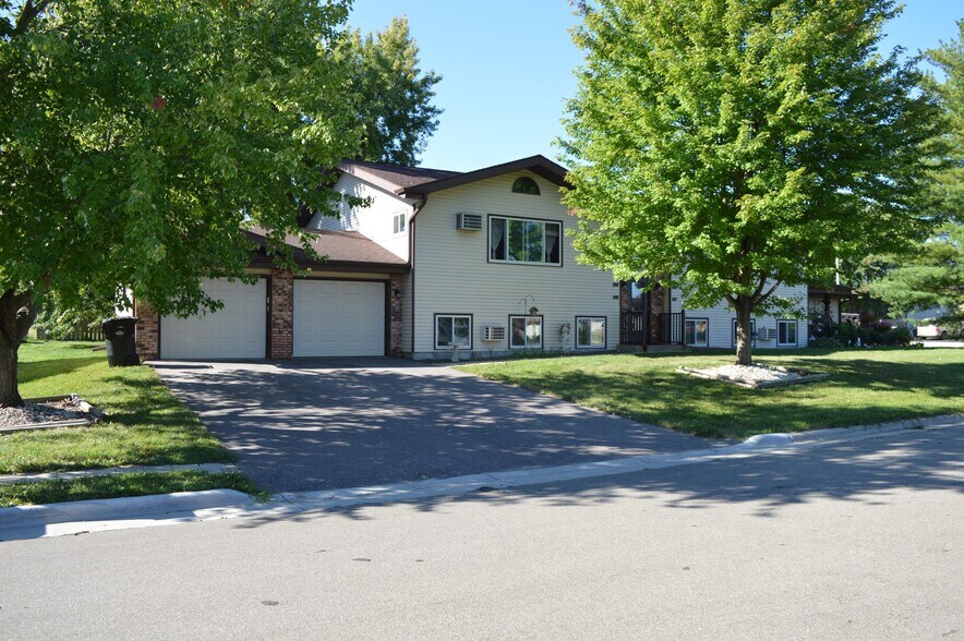 Building Photo - 548 Seminole Way