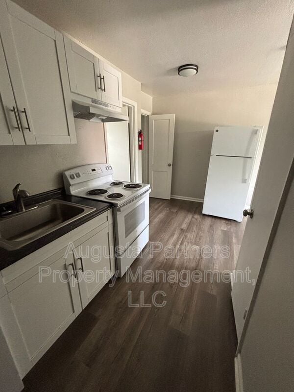 Building Photo - 112 3rd St