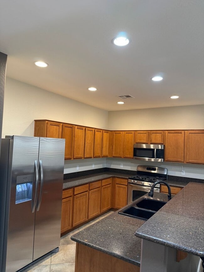 Building Photo - Beautiful 3 Bedroom + Office/Den In Highlands Ranch, Chino Valley